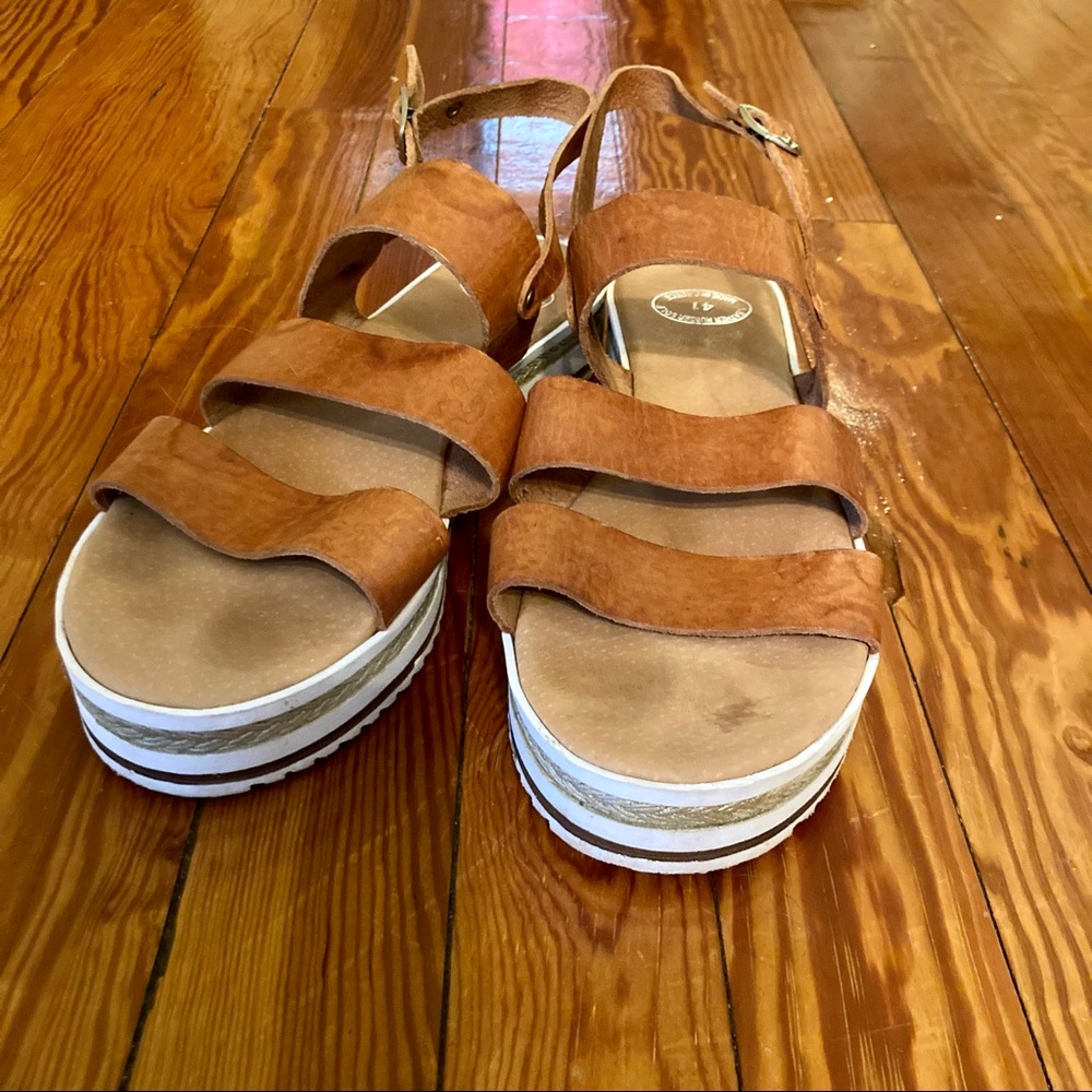 brown platform sandals! - Picture 2 of 4